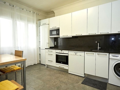 Piso en venta en Centro - Vitoria-Gasteiz de 4 habitaciones con calefacción y ascensor