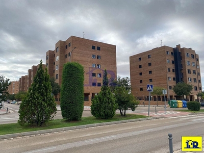 Venta de piso en San Fernando - Carretera de Valencia de 3 habitaciones con terraza y piscina