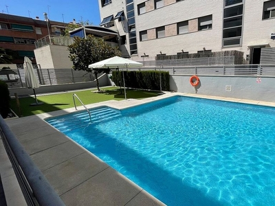 Venta de piso en Santa Rosa - Valdeolleros de 2 habitaciones con piscina y garaje