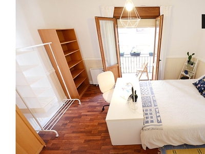 Se alquila habitación en piso de 3 dormitorios en Santutxu, Bilbao