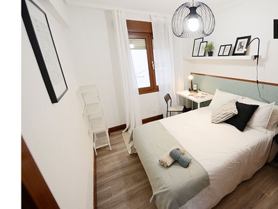 Se alquila habitación en piso de 4 habitaciones en Bilbao, Bilbao