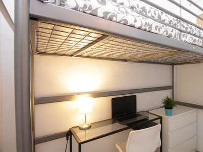 Acogedora habitación en un apartamento de 7 dormitorios en El Born, Barcelona