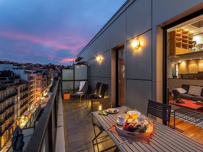 Ático en alquiler en Centro - San Sebastián-Donostia de 2 habitaciones con terraza y muebles
