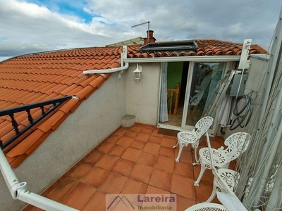 Ático en alquiler en Travesía de Vigo - San Xoán de 3 habitaciones con terraza y muebles