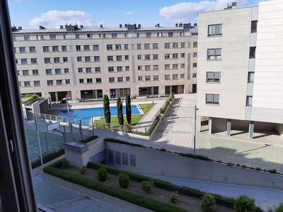 Piso en alquiler en calle Moraña de 3 habitaciones con piscina y garaje