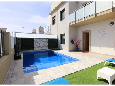 Venta Casa unifamiliar en Calle aulaga S/N San Miguel de Abona. Buen estado con terraza 222 m²