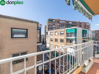 Venta de piso en calle Santa Clara de 3 habitaciones con terraza y balcón