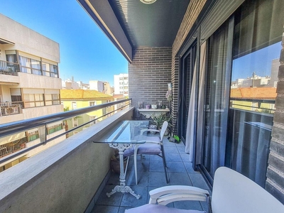 Venta de piso en Centro - Torrevieja de 3 habitaciones con terraza y balcón