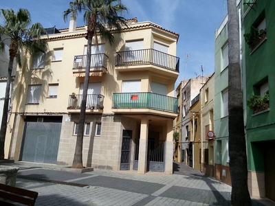 Venta de piso en plaza De Sant Joan de 2 habitaciones con terraza y ascensor