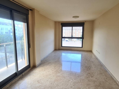 Venta Piso Algemesí. Piso de tres habitaciones en Camp De Morvedre. Segunda planta con terraza