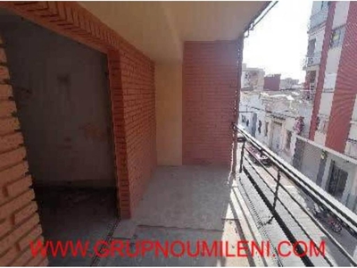 Venta Piso Torrent (València). Piso de tres habitaciones en Calle XENILLET 6. A reformar segunda planta