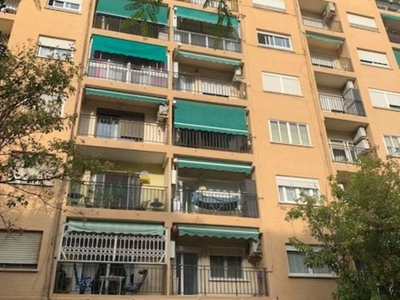 Venta Piso València. Piso de tres habitaciones en Calle de Ramon Llull 5. Buen estado segunda planta con balcón