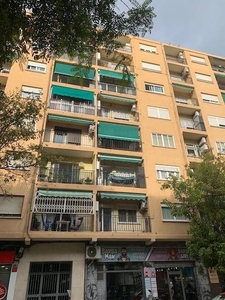 Venta Piso València. Piso de tres habitaciones en Calle Ramon Llull 5. Segunda planta con balcón