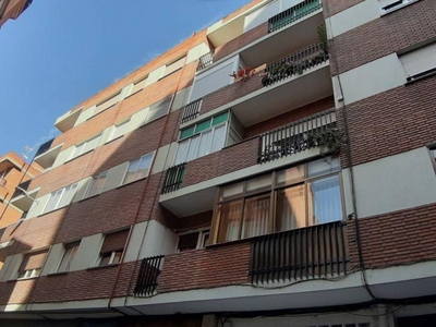 Venta Piso Valladolid. Piso de cuatro habitaciones en Calle JARDINES 1. Tercera planta con balcón