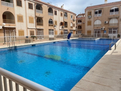 Apartamento 3 dormitorios con gran piscina comunitaria, 100 m de la playa