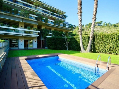 Alquiler Piso Barcelona. Piso de cuatro habitaciones Primera planta con terraza