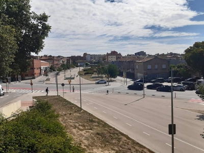 Alquiler Piso Sabadell. Piso de tres habitaciones Primera planta