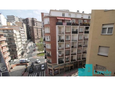 Venta Piso Bilbao. Piso de tres habitaciones en Calle Iturribide 3. A reformar quinta planta