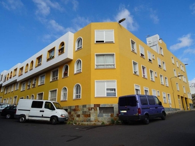 Venta Piso Santa Cruz de Tenerife. Piso de tres habitaciones en Portillo 7. Tercera planta