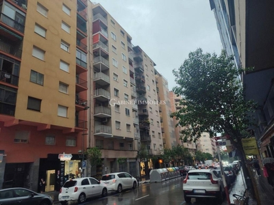 Venta Piso Tarragona. Piso de tres habitaciones Buen estado cuarta planta con balcón