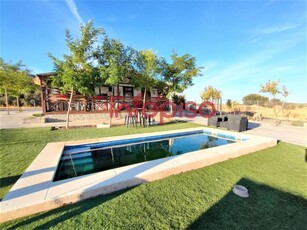 Casa con terreno en Valdepeñas