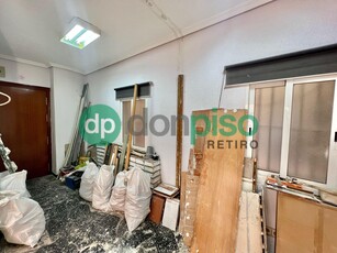 Piso en venta. Totalmente diáfano, idóneo para reformar. Situado en una muy buena finca, buen portal y portero físico.