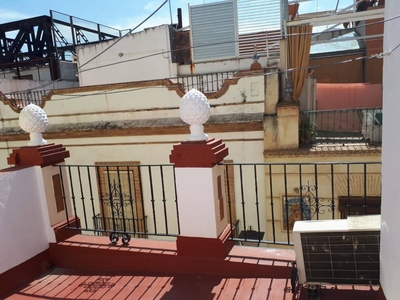 Alquiler Ático en Calle Pescadores Sevilla. Buen estado con terraza