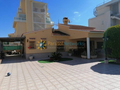 Alquiler Casa unifamiliar Oliva. Con terraza 150 m²