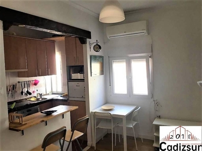 Alquiler Piso Cádiz. Piso de dos habitaciones Buen estado primera planta