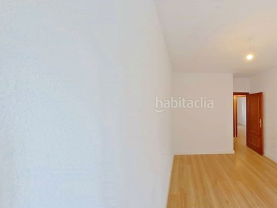 Alquiler piso con 3 habitaciones en Los Rosales Madrid