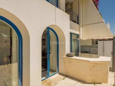 Dúplex en calle ramón gómez de la serna dúplex con 3 habitaciones con parking, piscina y aire acondicionado en Marbella