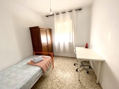 Habitaciones en C/ Carlos Valverde, Málaga Capital por 325€ al mes