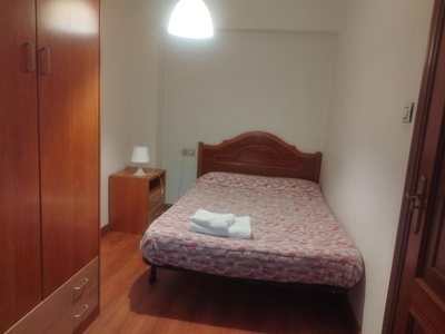 Habitaciones en C/ Pintor Perez Villaamil, Ferrol por 160€ al mes