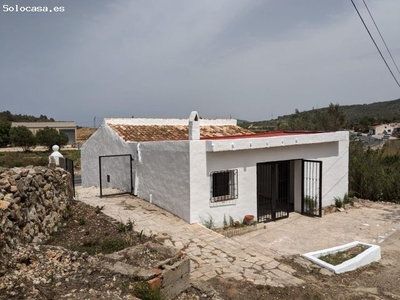 Terreno de 2000 m2, con casita de campo para reformar en Gata de Gorgos