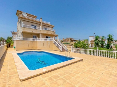 Venta Chalet en Marbella 57 San Miguel de Salinas. Con terraza 318 m²