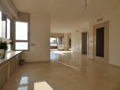 Venta Piso Alicante - Alacant. Piso de cuatro habitaciones en Calle San Fernando. Buen estado primera planta con terraza