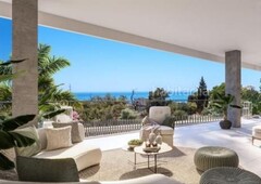 Apartamento con 3 habitaciones con ascensor, parking, calefacción, aire acondicionado y vistas al mar en Marbella