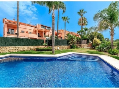 Alquiler Casa adosada Marbella. Buen estado con terraza 300 m²