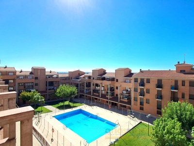 Alquiler de ático con piscina en Centro (Salamanca)