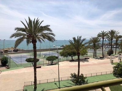 Alquiler Piso Alicante - Alacant. Piso de cuatro habitaciones en Calle Sol Naciente. Plaza de aparcamiento con terraza