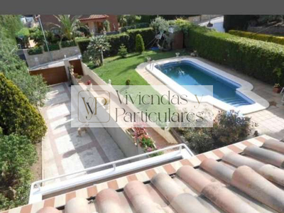 Venta de casa con piscina en Nou Eixample (Tarragona)