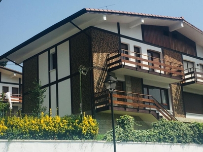 Venta de casa con terraza en Zeanuri