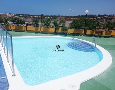 Venta de piso con piscina y terraza en Los Cristianos (Arona)