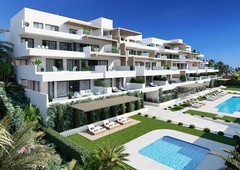 Venta Piso Estepona. Piso de cuatro habitaciones Planta baja con terraza