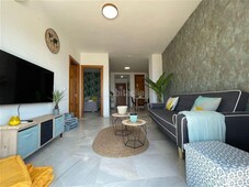 Apartamento oportunidad de lujo, apartamento en primera línea de playa y junto a todos los servicios caminando. en Estepona
