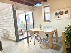 Casa en centro de vilanova perfecto estado con garaje y local comercial con rentabilidad en Vilanova i la Geltrú