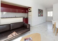 Dúplex con 2 dormitorios, 2 baños y amueblado. en Málaga