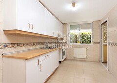 Piso gilmar -rio (913643800) vende bajo con terraza de 3 dormitorios y 2 baños en calle antonio romero. en Madrid