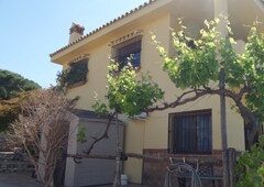 Venta de casa con piscina en Alhaurín de la Torre