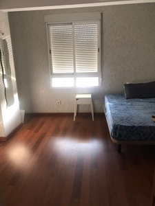 Habitaciones en Pza. de colon, Córdoba Capital por 191€ al mes